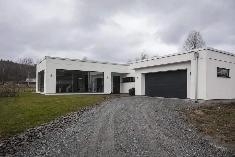 Före asfaltering – lantställe kungsbacka (Kungsbacka) med sliten yta